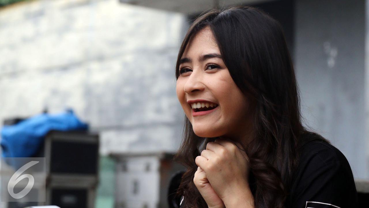 Prilly Latuconsina