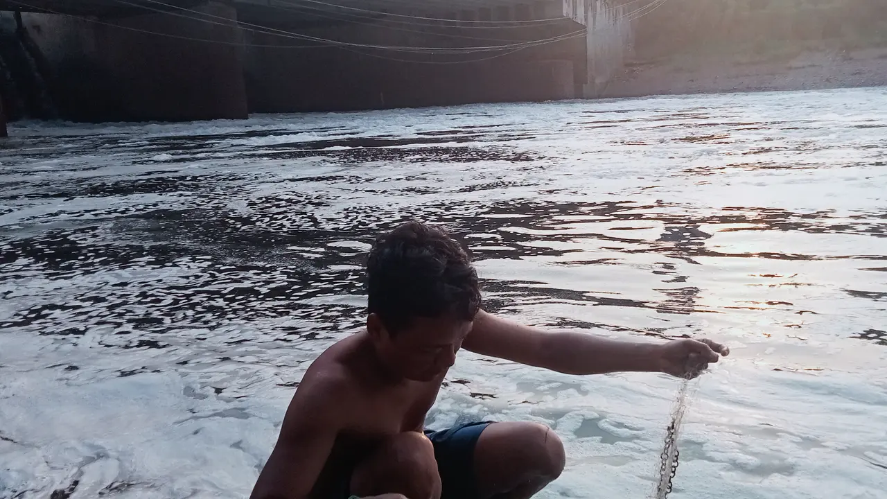 Kali Bekasi Tercemar Limbah