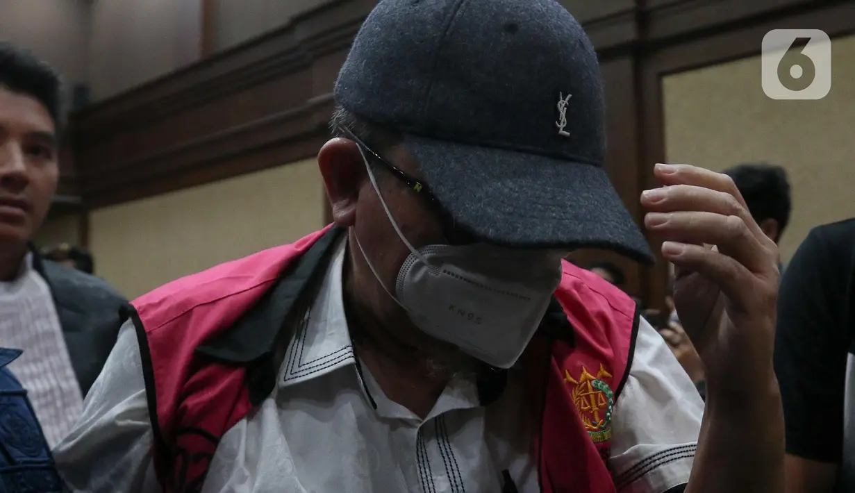Sebelumnya, Jaksa Penuntut Umum (JPU) menuntut Erintuah Damanik dan Mangapul dengan pidana penjara masing-masing selama 9 tahun serta denda sebesar Rp750 juta subsider kurungan selama 6 bulan. (Liputan6.com/Herman Zakharia)