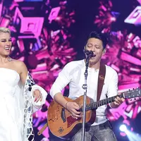 Malam Puncak HUT SCTVke-27 sudah digelar tadi malam, Kamis (24/8/2017) di panggung Indoor Hall D, JIExpo Kemayoran, Jakarta. Kemeriahan tentunya disuguhkan oleh penampilan para bintang di panggung itu. (Bambang E.Ros/Bintang.com)