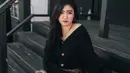 Wanita yang dikenal luas melalui debutnya bersama girlband Blink ini nampak sangat elegan mengenakan sweater hitam. Bahkan, tanpa ditambah dengan aksesoris apapun, Febby sudah nampak memukau. (Liputan6.com/IG/febbyrastanty)