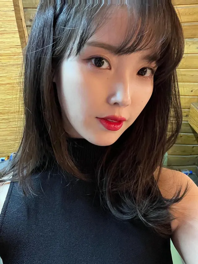 IU. (Instagram/ dlwlrma)