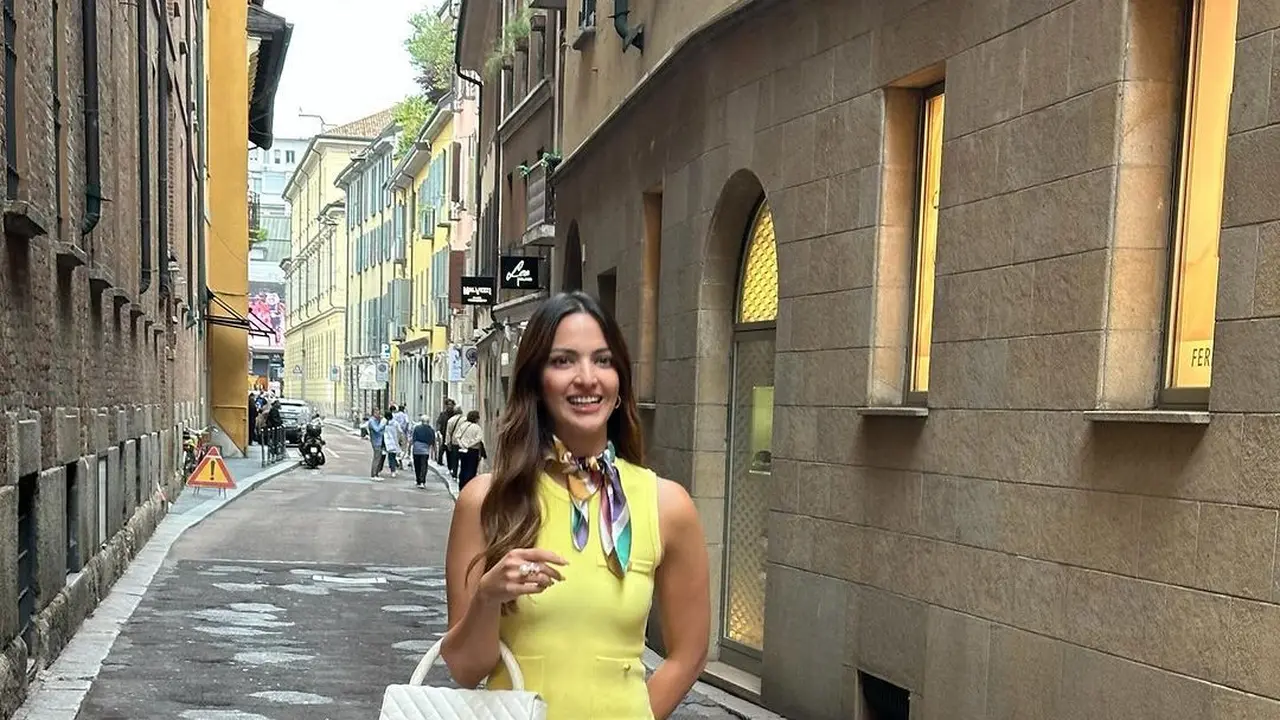 Gaya Nia Ramadhani Berpose Ria di Jalanan Milan Italia, Cantiknya Disebut Saingi Britney Spears