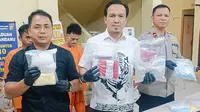 Pengungkapan peredaran ribuan pil ekstasi di Pekanbaru yang disebut polisi sebagai sumber narkoba untuk Marisa Putri, tersangka kecelakaan maut. (Liputan6.com/M Syukur)