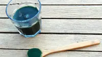 Spirulina bisa dimanfaatkan dalam berbagai cara, salah satunya dijadikan campuran minuman dan masker. Credits: pixabay.com by Nouchkac
