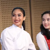 Kini setiap aktifitasnya, pemeran dalam film Air Mata Terakhir Bunda itu selalu mengajak buah hatinya. Ini dilakukan untuk memastikan anaknya dalam keadaan baik. (Nurwahyunan/Bintang.com)