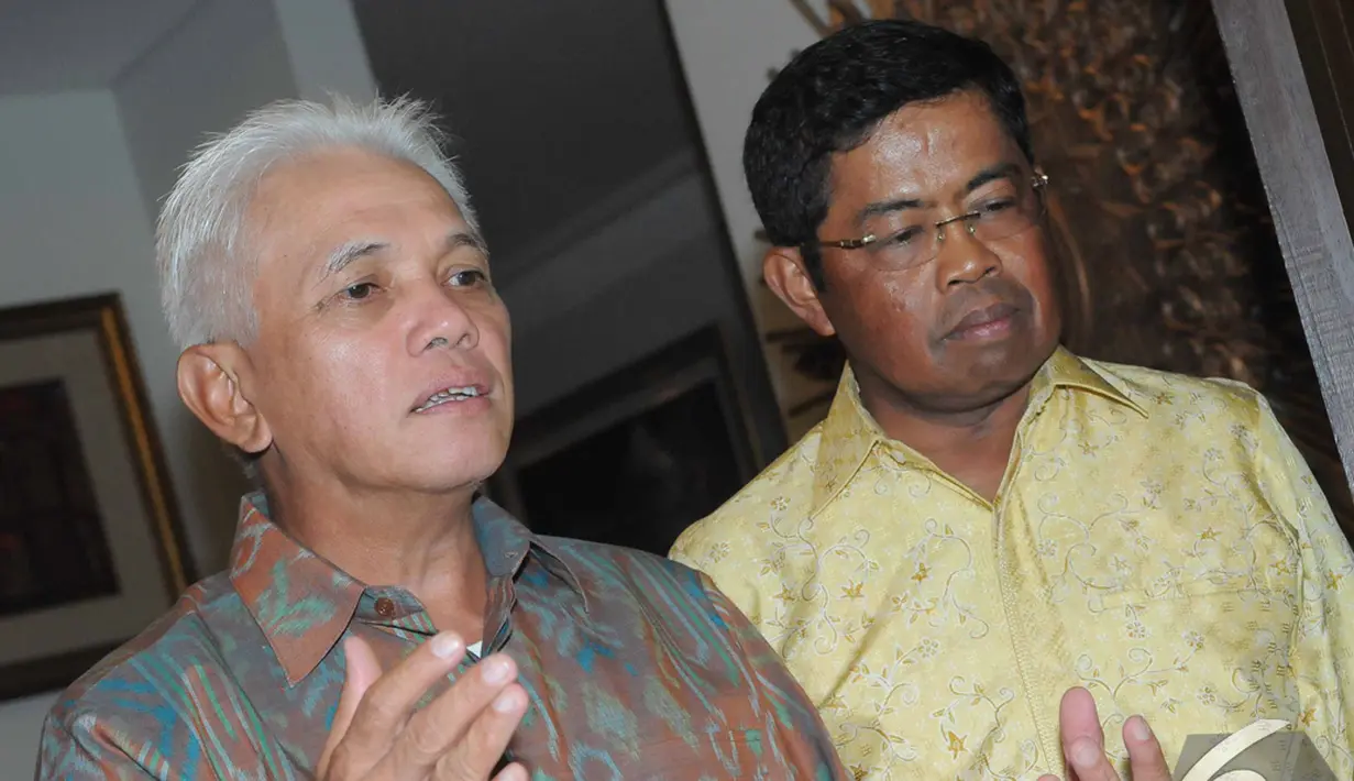 Ketua Umum PAN Hatta Rajasa memberikan keterangan pers usai mengadakan pertemuan antara KIH dengan KMP, Jakarta. Foto diambil pada Sabtu (15/11/2014)(Liputan6.com/Herman Zakharia)