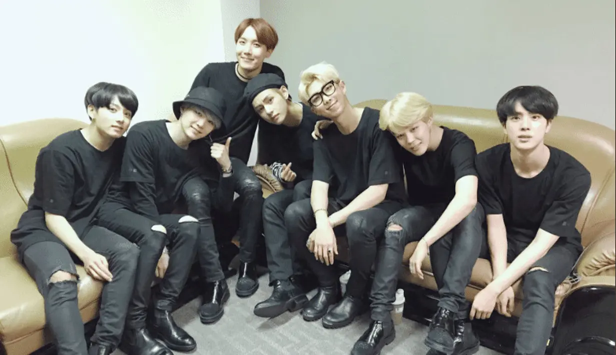 Boyband asal Korea Selatan ini manggung empat malam di Staples Center. (Soompi)