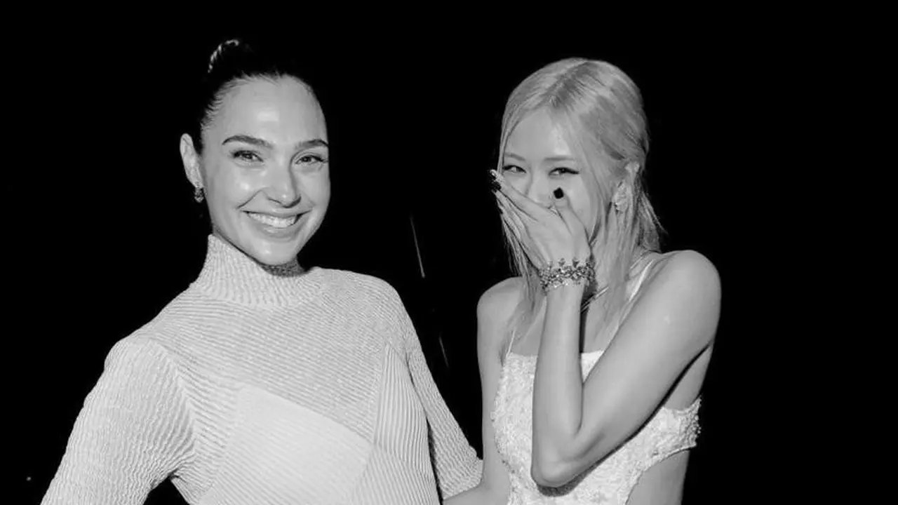 9 Gaya Elegan Rose BLACKPINK Pakai Gaun Cut Out Putih Saat Hadiri Acara Tiffany & Co, Akrab dengan Florence Pugh dan Gal Gadot
