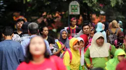 Ragunan dipadati oleh warga Jakarta dan sekitarnya saat libur Kenaikan Isa Almasih, Jakarta, Kamis (14/5/2015). (Liputan6.com/Helmi Afandi)