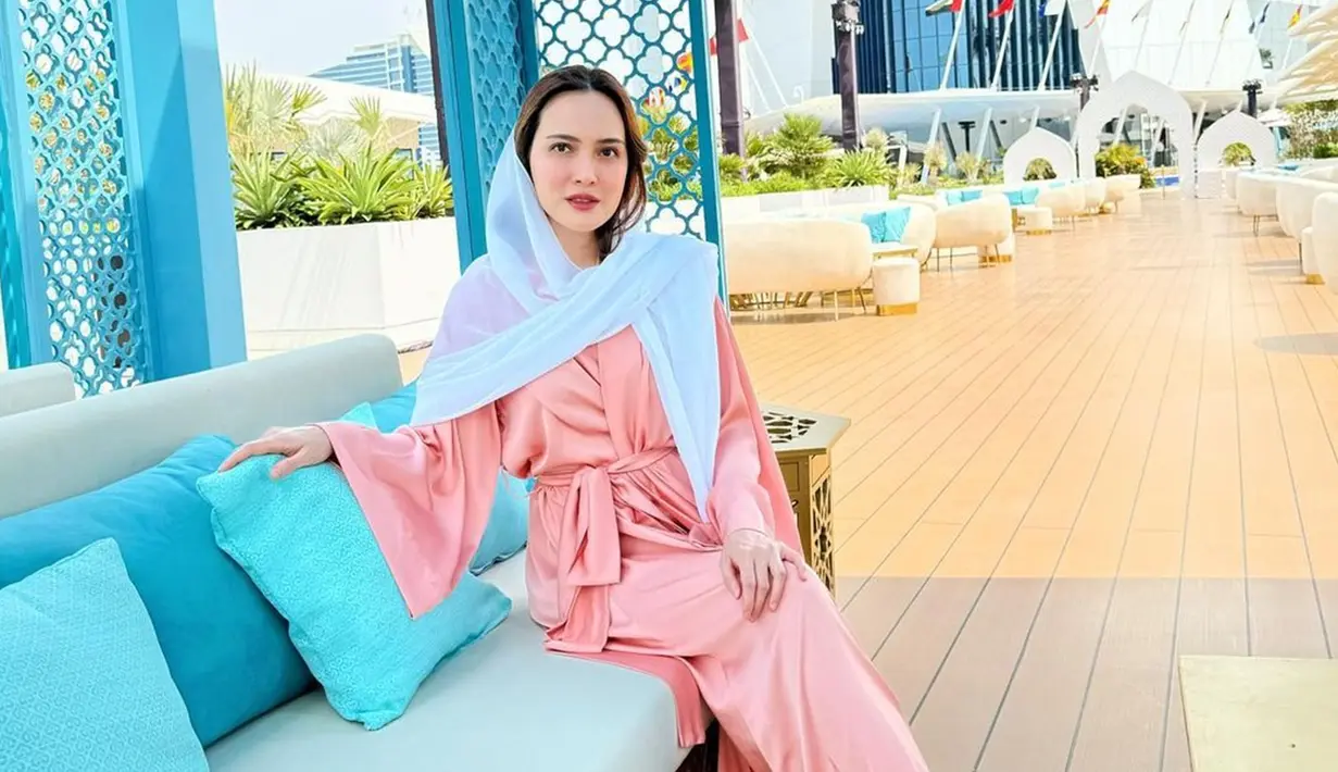 Bukan hanya soal perkerjaan saja, namun momen liburan Shandy Aulia juga kerap diunggah di akun Instagram. Dirinya beberapa kali terlihat menikmati momen liburan bersama sang putri, Claire.(Liputan6.com/IG/@shandyaulia)