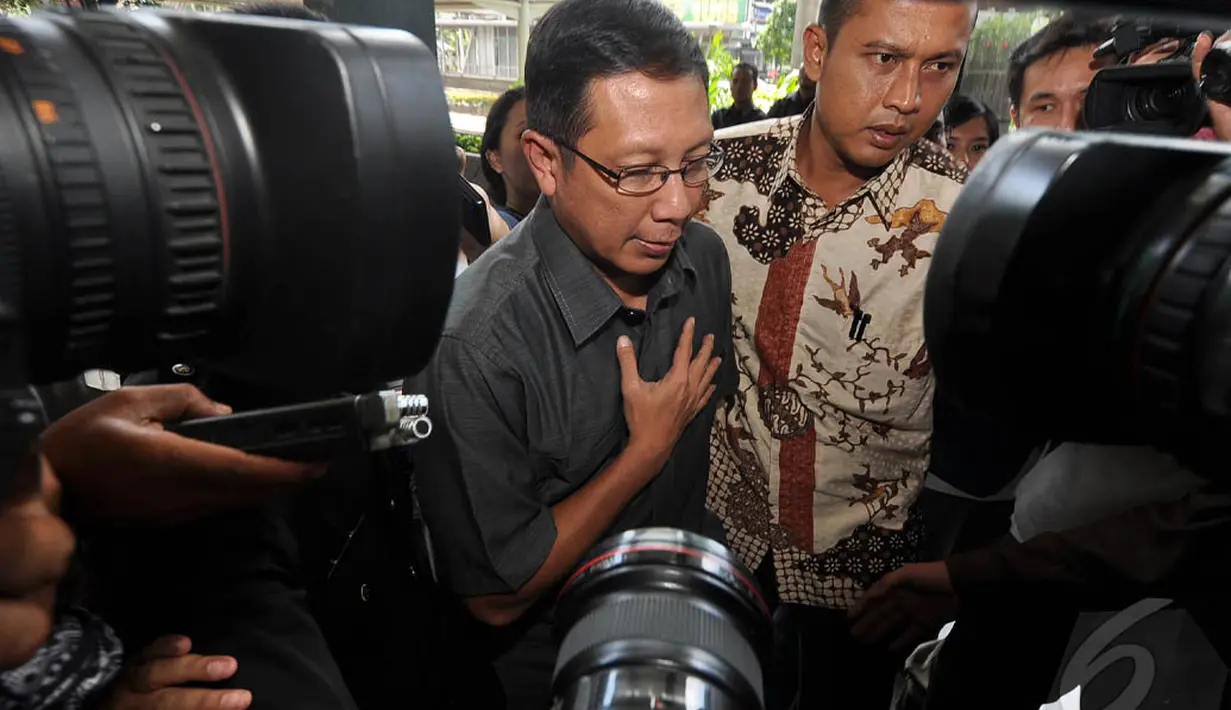 Kedatangan Menag Lukman Hakim  untuk melakukan  penandatanganan nota kerjasama penanganan korupsi dana pendidikan dengan KPK dan Mendikbud Anies Baswedan, Jakarta, Senin (15/12/2014). (Liputan6.com/Miftahul Hayat)