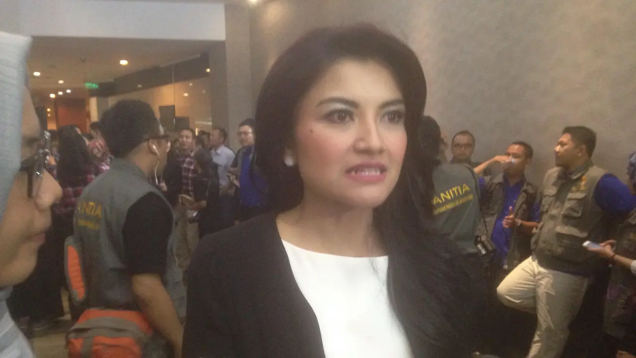 Moderator Debat Cagub DKI Tina Talisa 