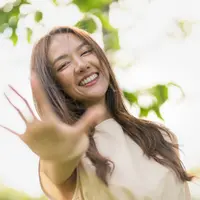 ilustrasi perempuan bahagia/Chatchai.wa/Shutterstock