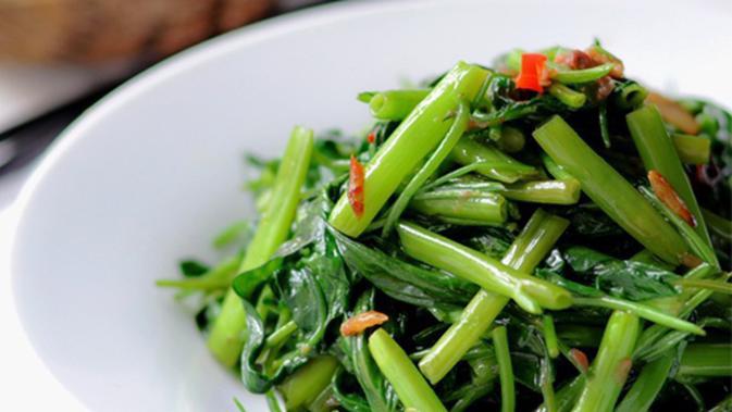  Resep  Praktis Tumis  Kangkung  Bumbu Terasi Pedas  