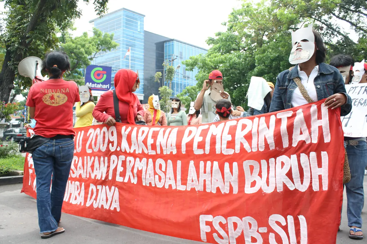 15 Potret Demo Buruh 1 September yang 'Mewarnai'  Media Sosial