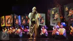 Salah satu adegan Semar Gugat yang dipentaskan di GKJ, Jakarta, Kamis (3/3/2016). Setelah 20 tahun, lakon Semar Gugat kembali dipentaskan teater koma di Gedung Kesenian Jakarta, 3-10 Maret. (Liputan6.com/Helmi Fithriansyah)