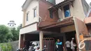 Fahrurrozi kini tinggal di Jalan Jatinegara Timur III, nomor 8, RT 04/RW 04 Kelurahan Rawabunga, Jatinegara, Jakarta Timur. Ia menjadikan rumahnya sebagai kantor gubernur. Foto diambil pada Rabu (3/12/2014). (Liputan6.com/Herman Zakharia) 