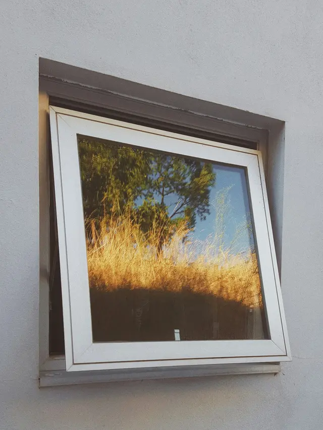 Jendela Awning (Engsel Atas)