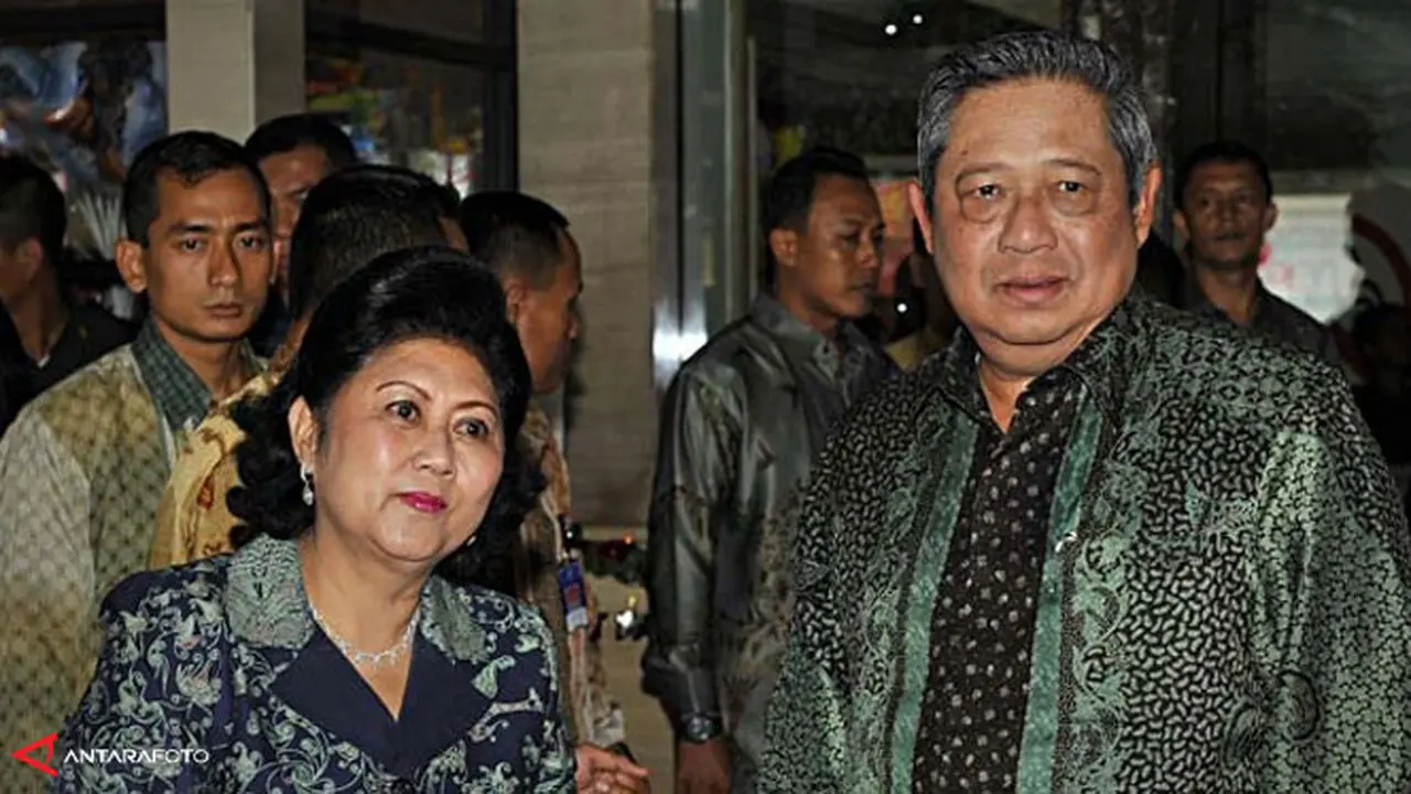 aby-any-kondangan-131022b.jpg