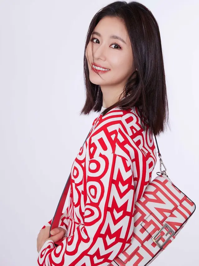 7 Potret Terbaru Ruby Lin Pemain Putri Huan Zhu, Bak ABG di Usia 47 Tahun
