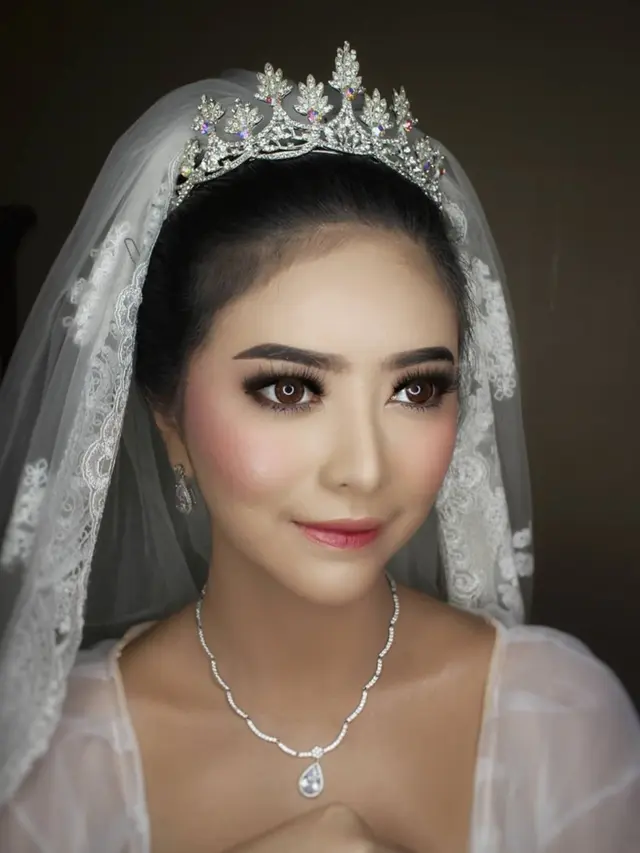 Dipersunting Pilot, Ini 6 Momen Pernikahan Qory Sandioriva Mantan Ramon Y. Tungka