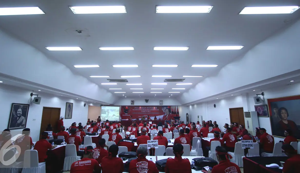 Suasana Pelatihan Manager Kampanye Pilkada 2017 di Jakarta, Kamis (7/4). Pelatihan dilakukan agar para kader memiliki wawasan dan keterampilan manajer sehingga memiliki strategi yang sehat dalam pertarungan Pilkada 2017. (Liputan6.com/Immanuel Antonius)