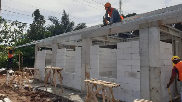 Kementerian PUPR mengirim stok panel Rumah Instan Sederhana Sehat (Risha) dan Rumah Sistem Panel Instan (Ruspin) dari sejumlah daerah ke Sulawesi Utara. (Dok Kementerian PUPR)