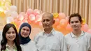 Dul Jaelani berpose bersama kedua orangtua Tissa Biani. (Foto: Instagram/ tissabiani)