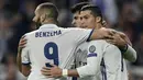  Penyerang Real Madrid, Alvaro Morata melakukan selebrasi bersama Cristiano Ronaldo dan Karim Benzema usai mencetak gol kegawang Legia Warsawa pada lanjutan Grup F Liga Champion di stadion Santiago Bernabeu, Spanyol, (18/10). (AFP Photo/JAVIER Soriano)