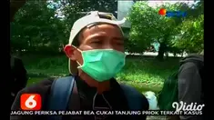 Bus berpenumpang 15 orang TKI yang bekerja di Italia ini, dihentikan polisi di pos check point exit tol Gunungsari, Surabaya, Jawa Timur, Jumat siang.