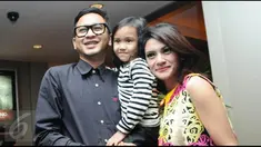 Meski sudah melayangkan gugatan cerai, Masayu Anastasia tampak masih mendapatkan perhatian dari sang suami, Lembu Wiworojati. 