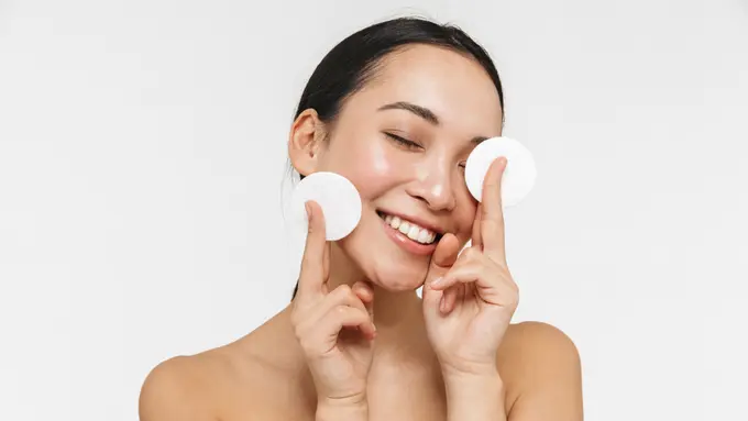 Mengenal Tren Kecantikan Skin Minimalism yang Bikin Wajah Glowing Tapi Tetap Hemat