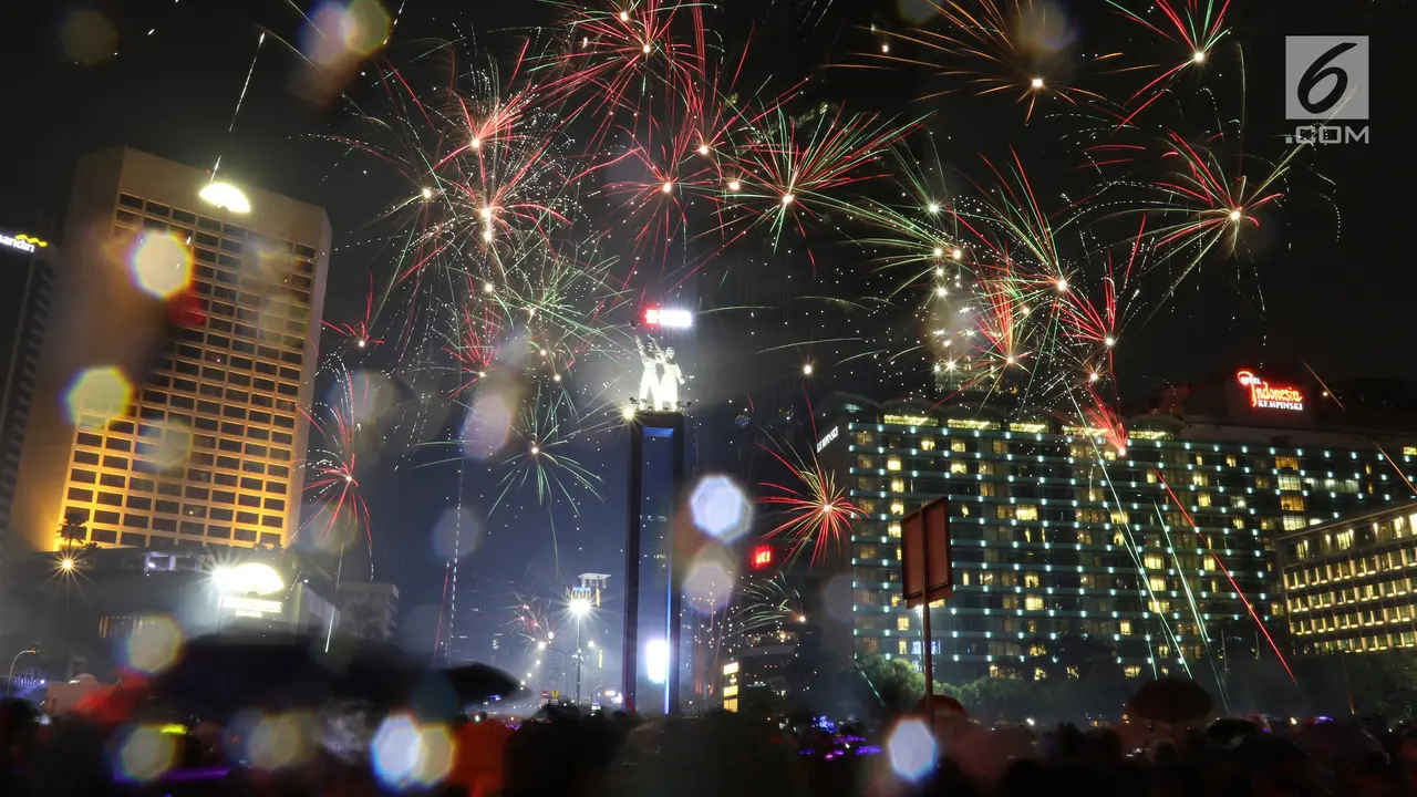 Malam Pergantian Tahun, Pedagang Ramaikan Bundaran HI