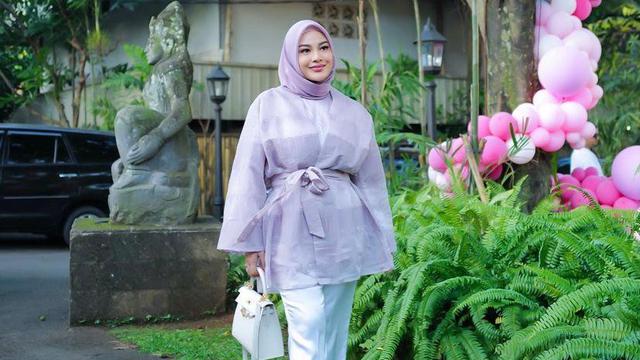 Kena Body Shaming, 8 Potret Anggun Aurel Hermansyah dalam Balutan Outfit Hijab