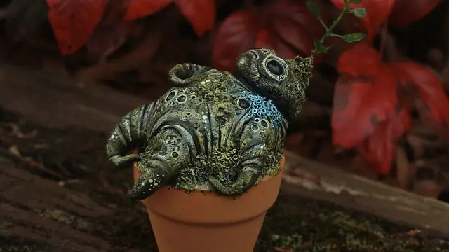 Ciptakan Patung Mini dari Tanah Liat, 6 Karya Seniman Ini Detailnya Sempurna