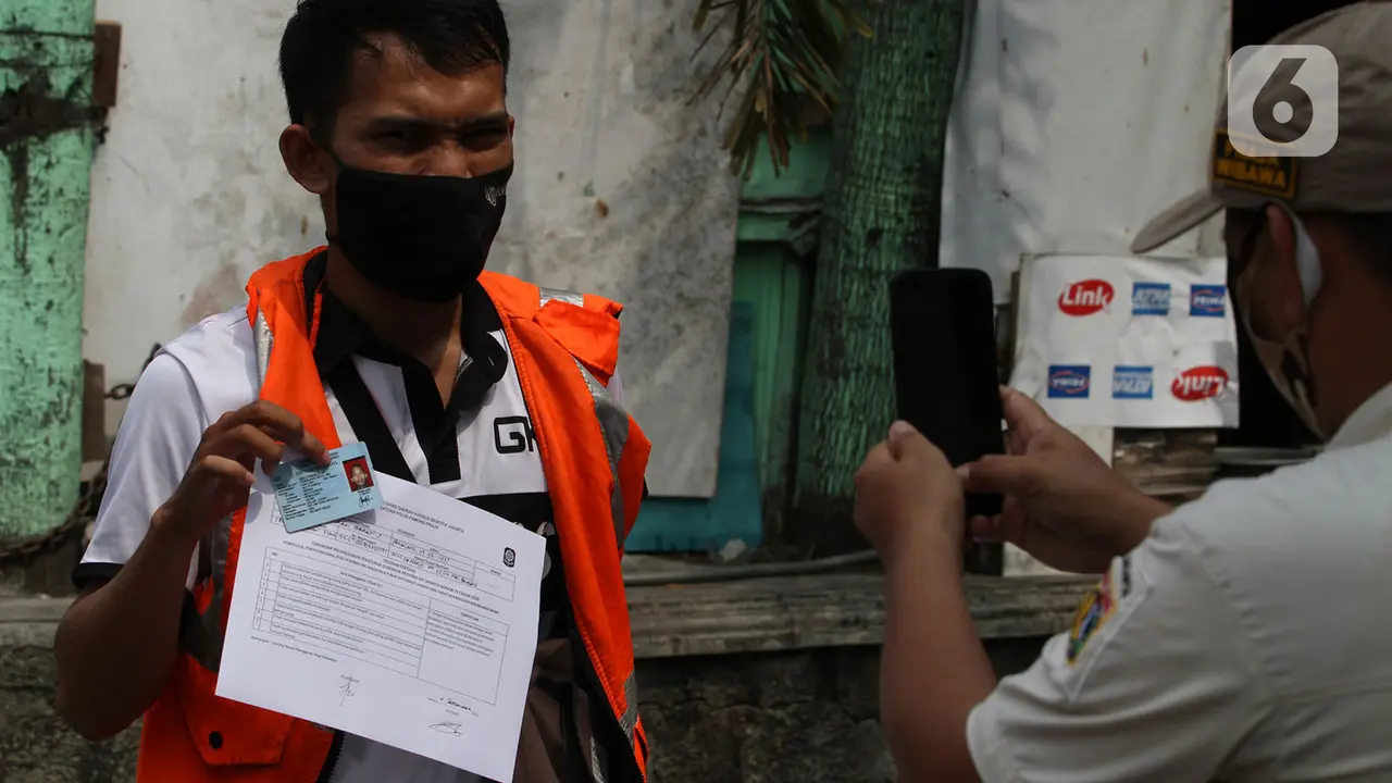 FOTO: Kasus COVID-19 Meningkat, Razia Masker di DKI Jakarta Kian Gencar