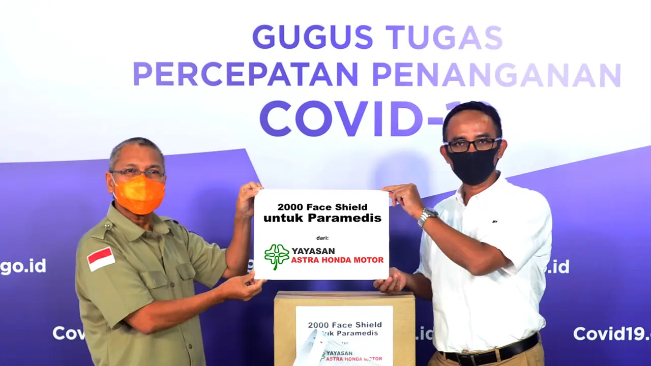 Memnbantu tenaga medis, Astra Honda Motor (AHM) secara resmi mendonasikan ribuan Alat Pelindung Diri (APD) untuk tenaga medis