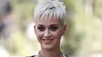 Saat ini Katy Perry sedang menikmati hidupnya seorang diri setelah berpisah dengan Orlando Bloom. Seperti belum lama ini dikabarkan Katy berlibur dengan teman-temannya menyeberangi Mediterranean Sea dengan kapal mewah. (AFP/PATRICK KOVARIK)