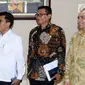 Ketua BPK Moermahadi Soerja Djanegara (kiri) berbincang dengan anggota Pansus Angket KPK jelang Rapat Koordinasi di Gedung BPK RI, Jakarta, Selasa (4/7). Pertemuan tersebut berlangsung tertutup. (Liputan6.com/Helmi Fithriansyah)