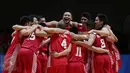 Pemain basket Indonesia bersorak usai mengalahkan Singapura di semifinal SEA Games ke-28 di OCBC Arena Singapore, Minggu (14/6/2015). Indonesia unggul 87-74 atas Singapura. (Liputan6.com/Helmi Fithriansyah)