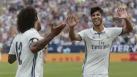 Marcelo (kanan) rayakan gol bersama pemain Madrid (reuters)