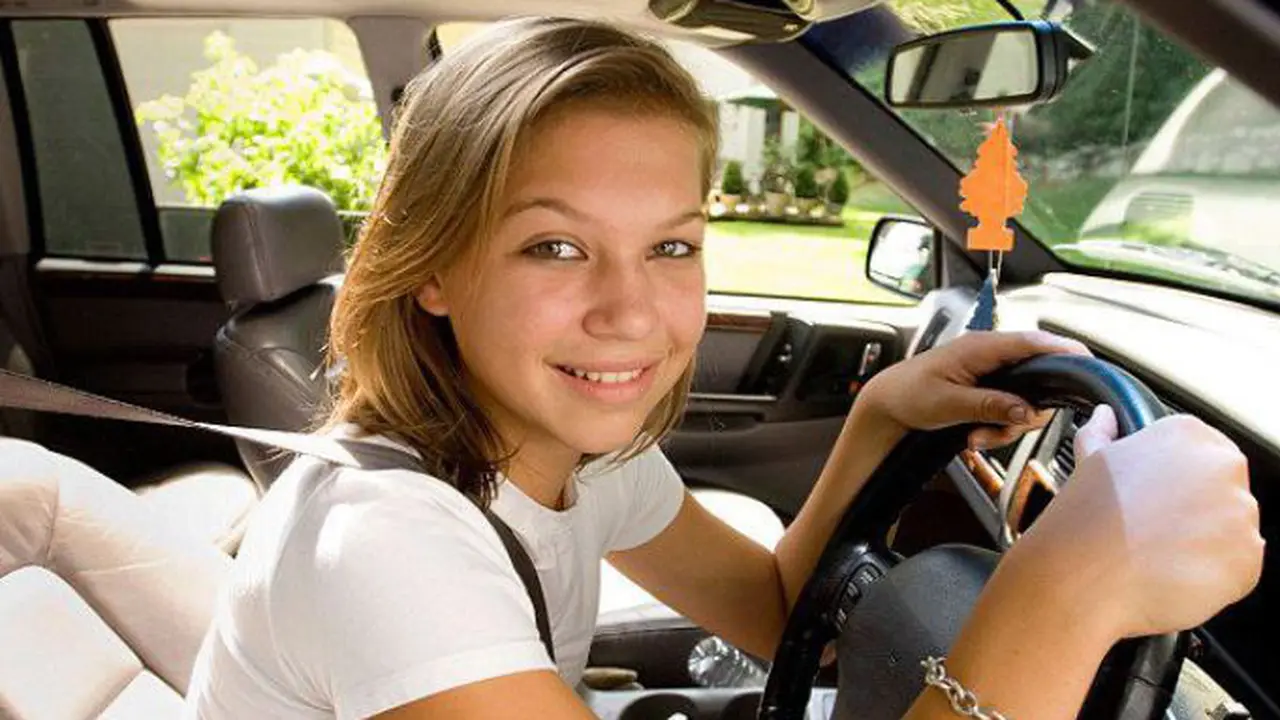 Pengemudi Mobil Lelaki Kurang Dipercaya Perempuan
