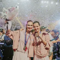 Acara Lagi-Lagi Tenis kemarin sempat menjadi perbincangan hangat. Lantaran para peserta bermain seru, antara Luna Maya-Nia Ramadhani melawan Nagita Slavina-Gege Elisa dan Raffi Ahmad-Dion Wiyoko melawan Deddy Mahendra Desta-Dikta Wicaksono. Foto: Instagram.