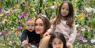 Liburan di Jepang, penampilan Yasmin Wildblood terlihat selalu kece abis. [Foto: IG/yaswildblood].