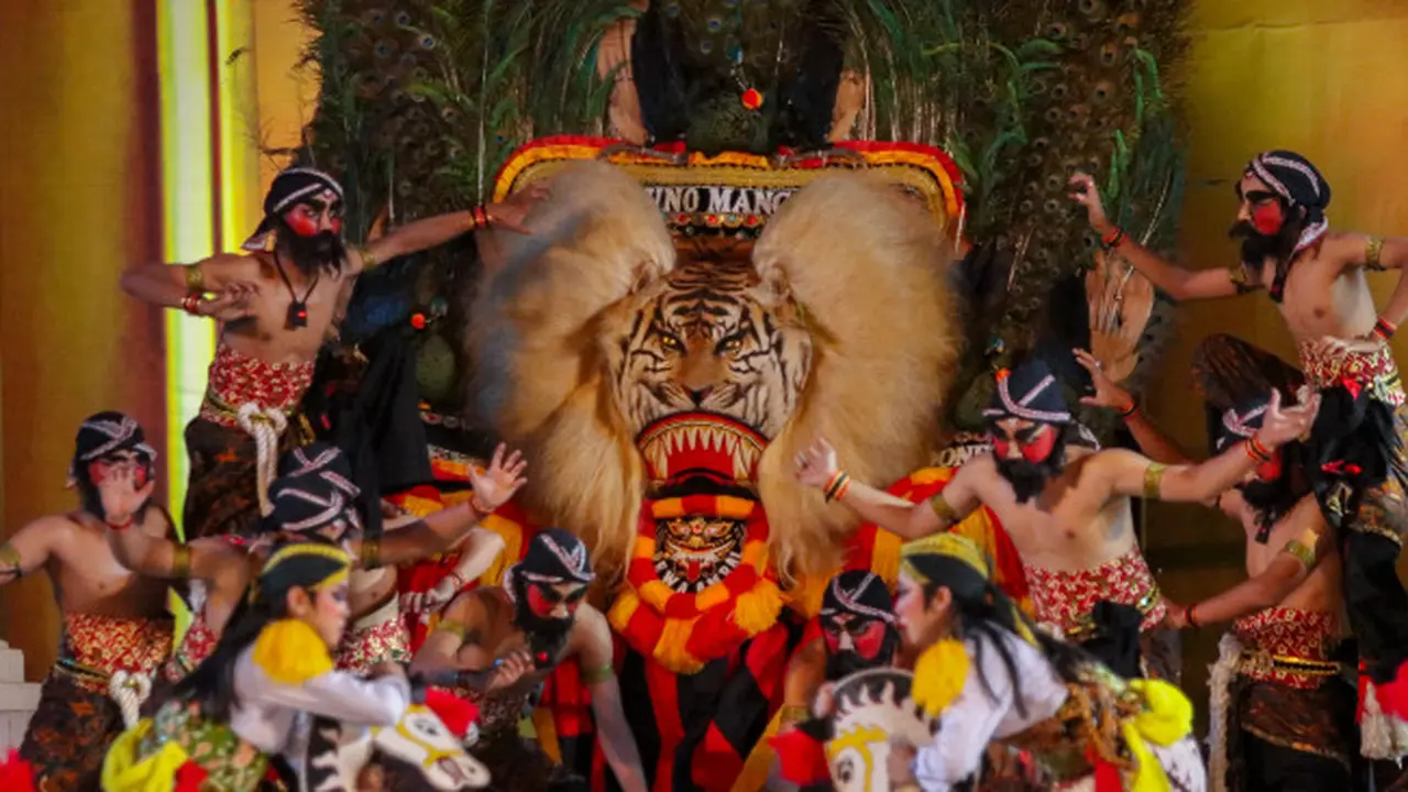 Membludak, Ribuan Penonton Padati Festival Nasional Reog Ponorogo Pecah dalam Gerebeg Suro 2025