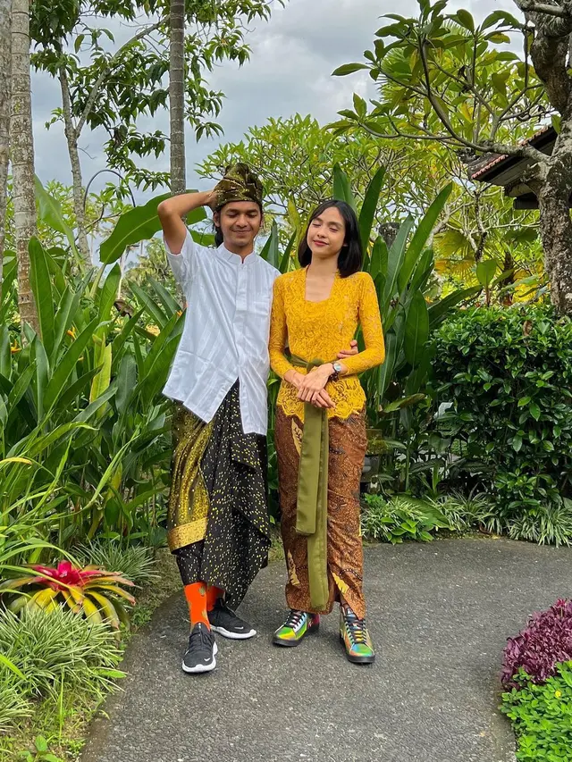 6 Potret Alffy Rev dan Istri yang Jarang Tersorot, Disebut Pasangan Idaman