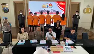 Polrestabes Surabaya meringkus tujuh orang pelaku kasus prostitusi online anak di bawah umur di Surabaya. (Liputan6.com/Dian Kurniawan)