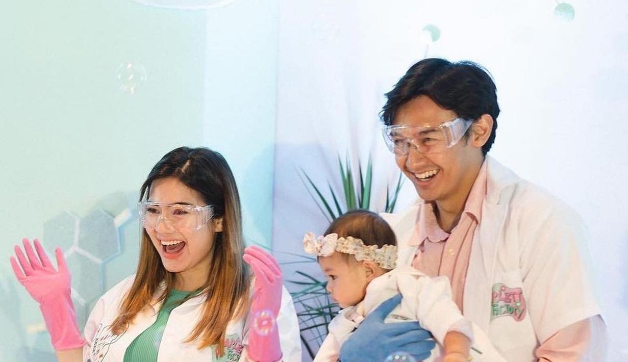 Felicya Angelista dan Caesar Hito akan kembali dikaruniai bayi perempuan. (Foto: Instagram/ itsrossa910)