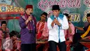 Seniman Betawi, H. Bolot ikut memeriahkan acara Lebaran Betawi yang digelar di Lapangan Banteng, Jakarta pada Minggu (23/8/2015). (Liputan6.com/Yoppy Renato)